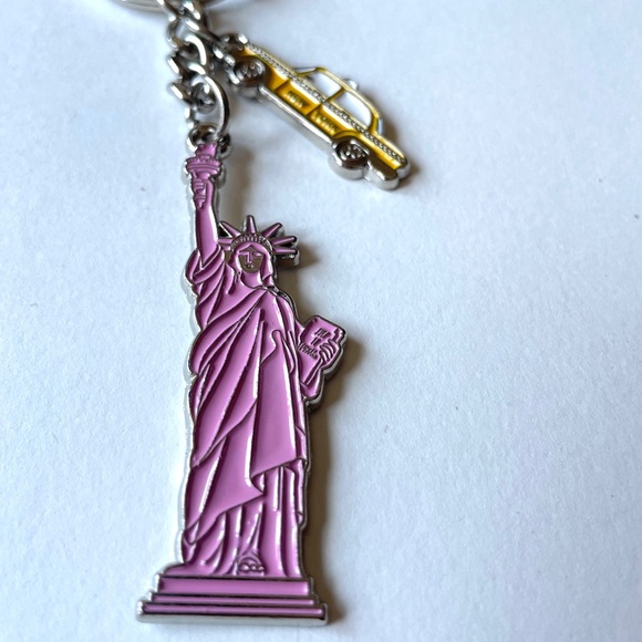New York City charm keychain key holder. NYC-statue of Liberty NY taxi - Picture 2 of 7